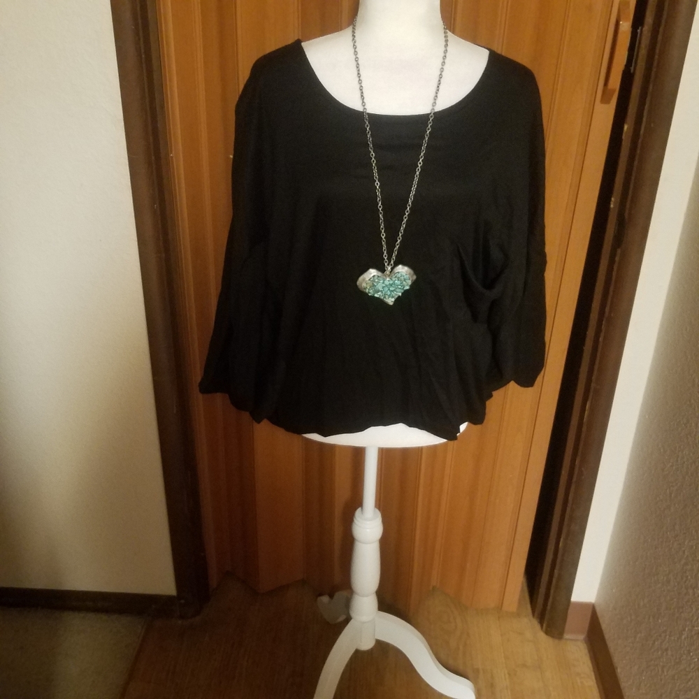 LOVE JULIAN BLACK BAT SLEEVE TOP